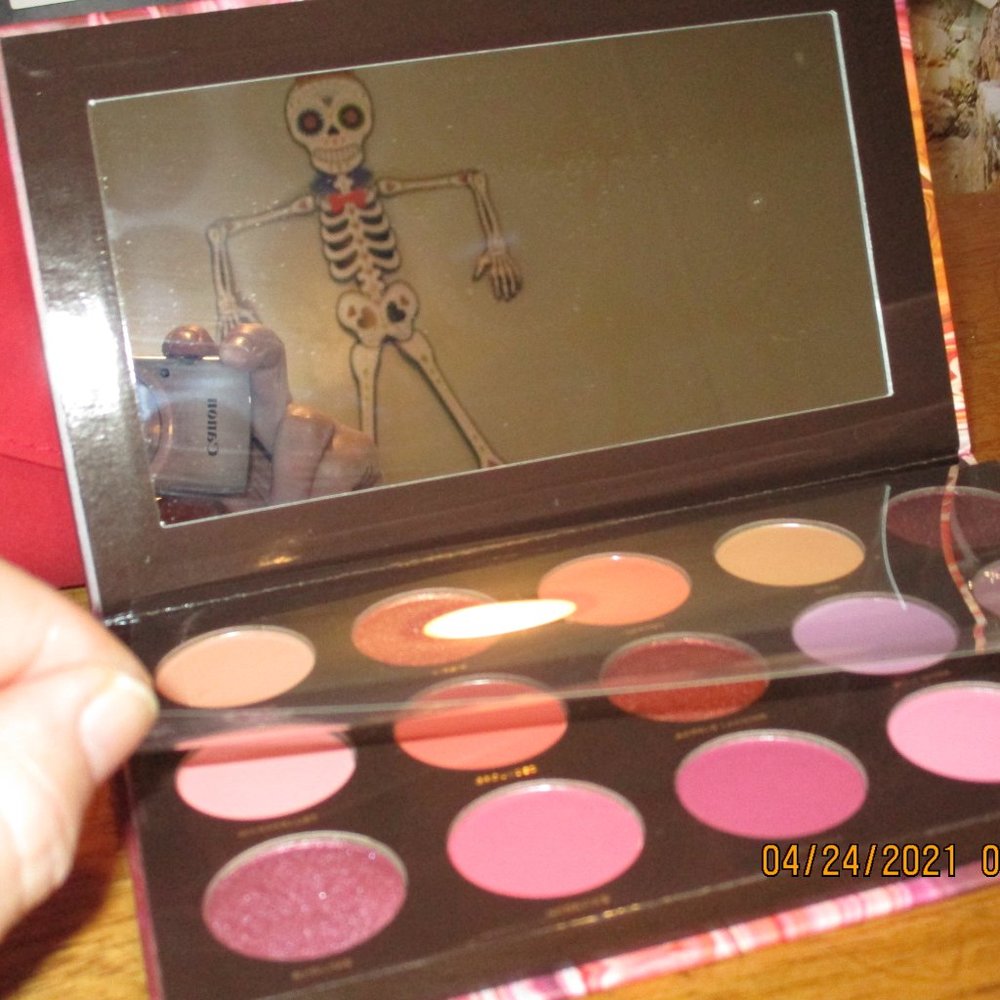 Makeup Set (Assorted Brands) - Picture 6 of 11